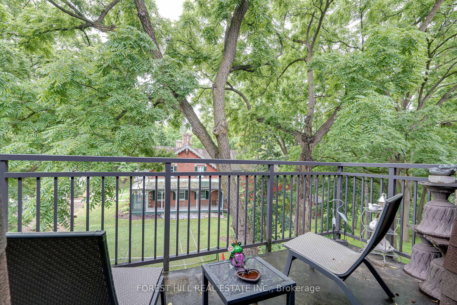 15390 Yonge St, #401