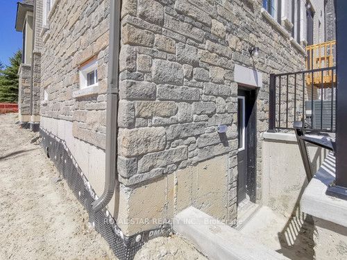 72 Weslock Cres