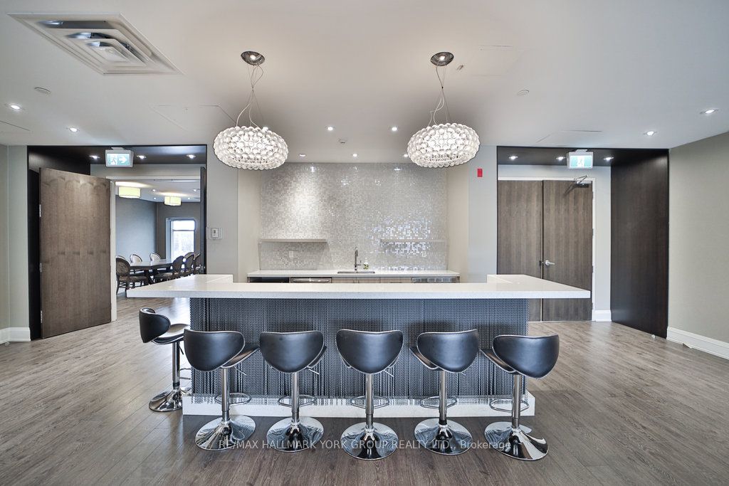 15277 Yonge St, #303
