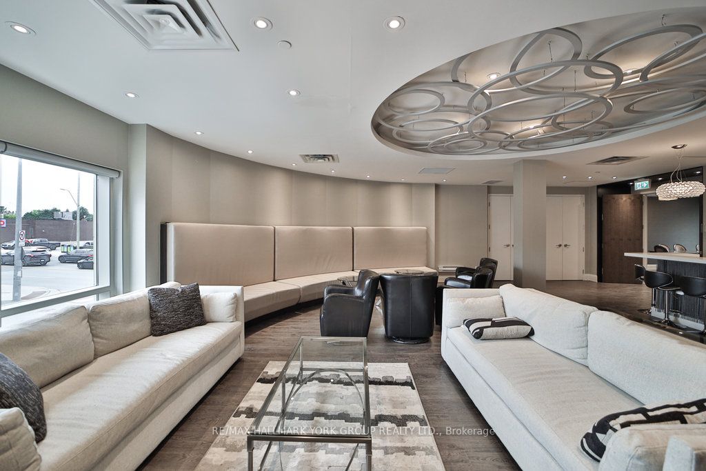 15277 Yonge St, #303