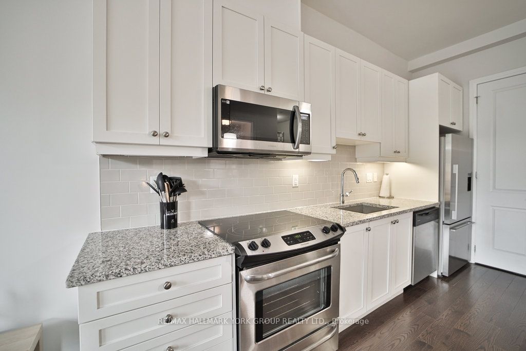 15277 Yonge St, #303