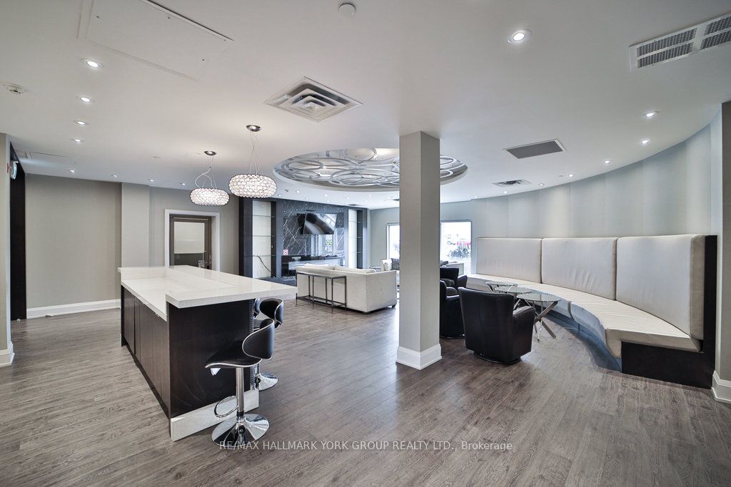 15277 Yonge St, #303