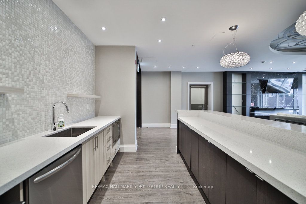 15277 Yonge St, #303
