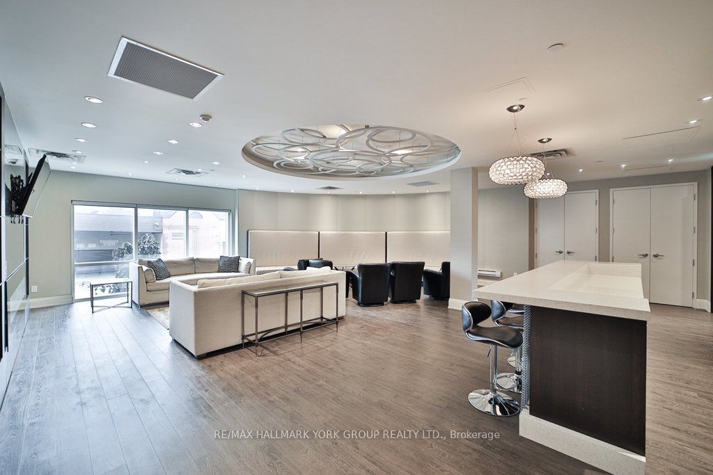 15277 Yonge St, #303