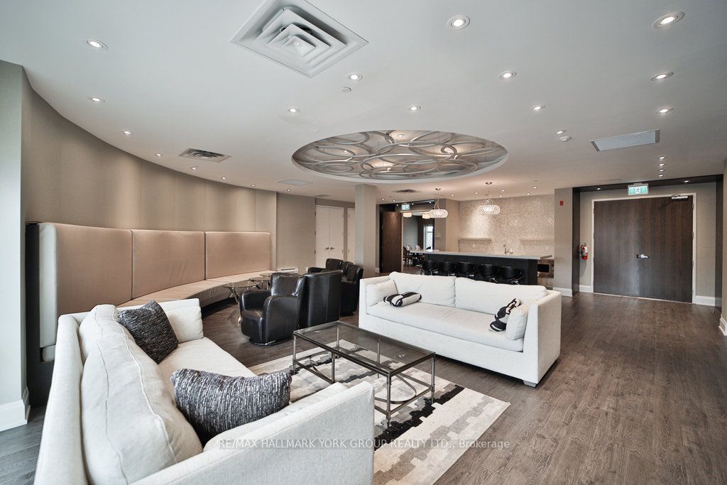 15277 Yonge St, #303