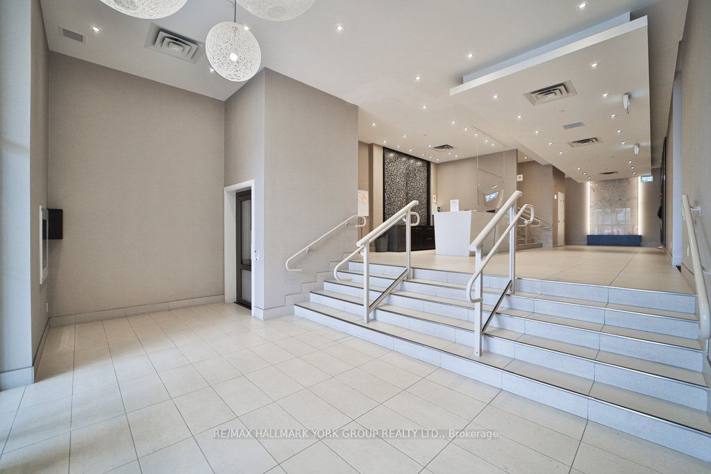 15277 Yonge St, #303