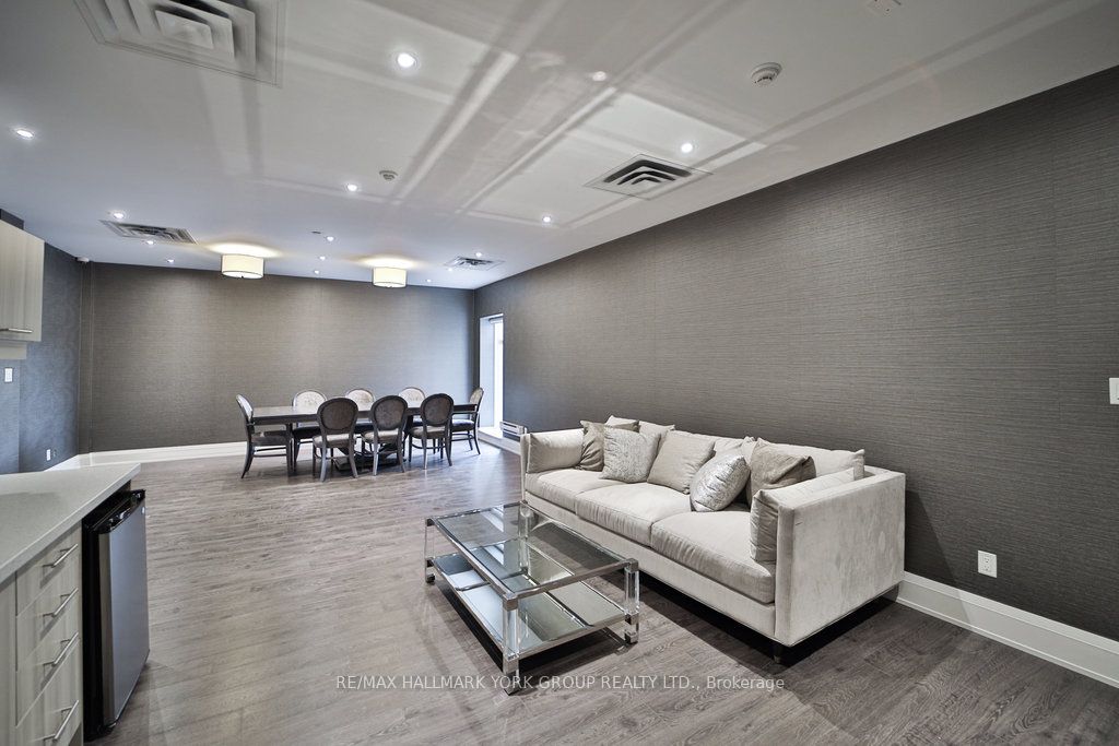 15277 Yonge St, #303