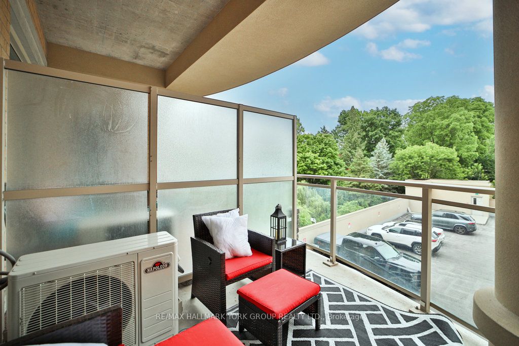 15277 Yonge St, #303