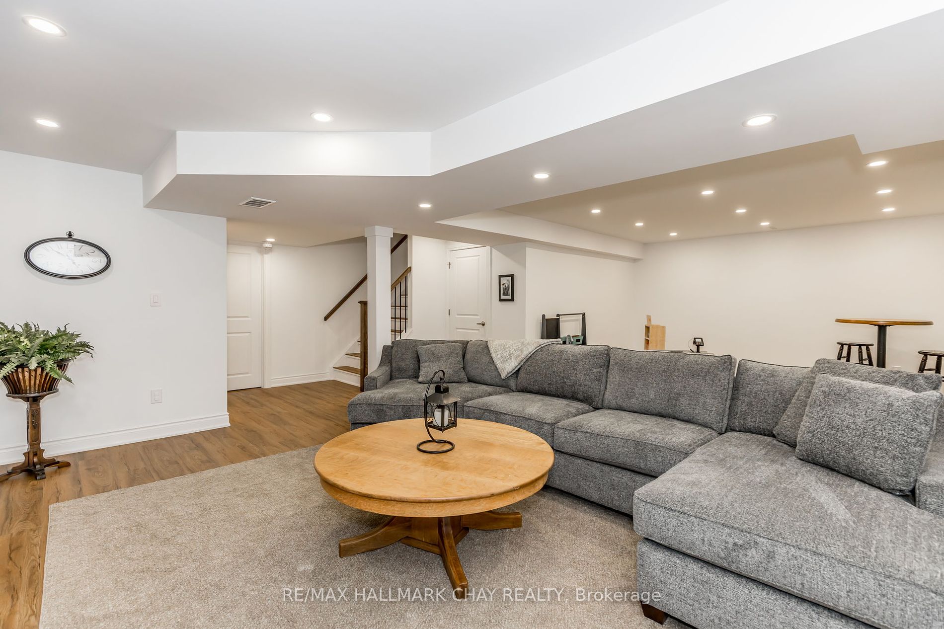 24 Gunning Crescent E