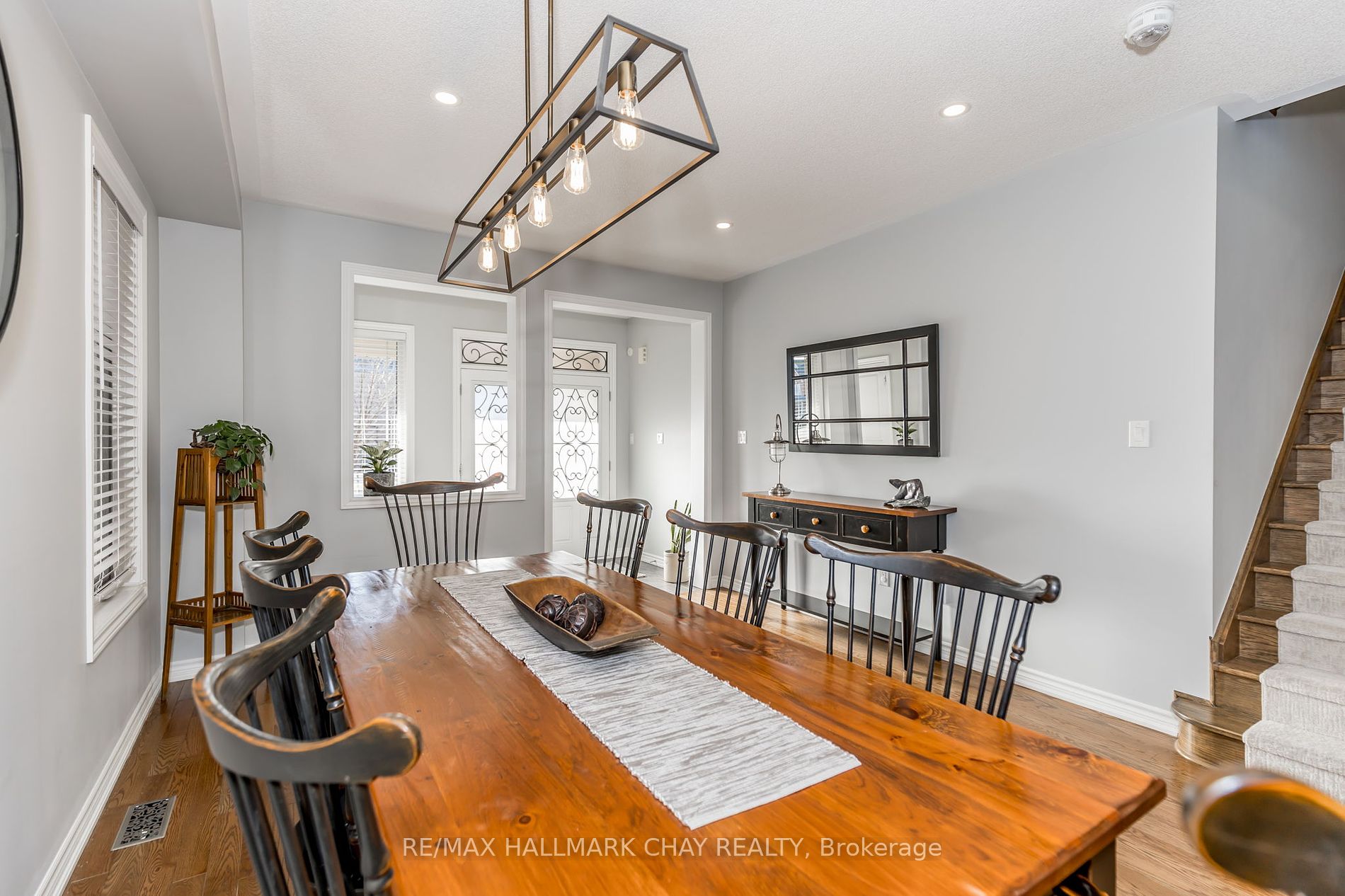 24 Gunning Crescent E