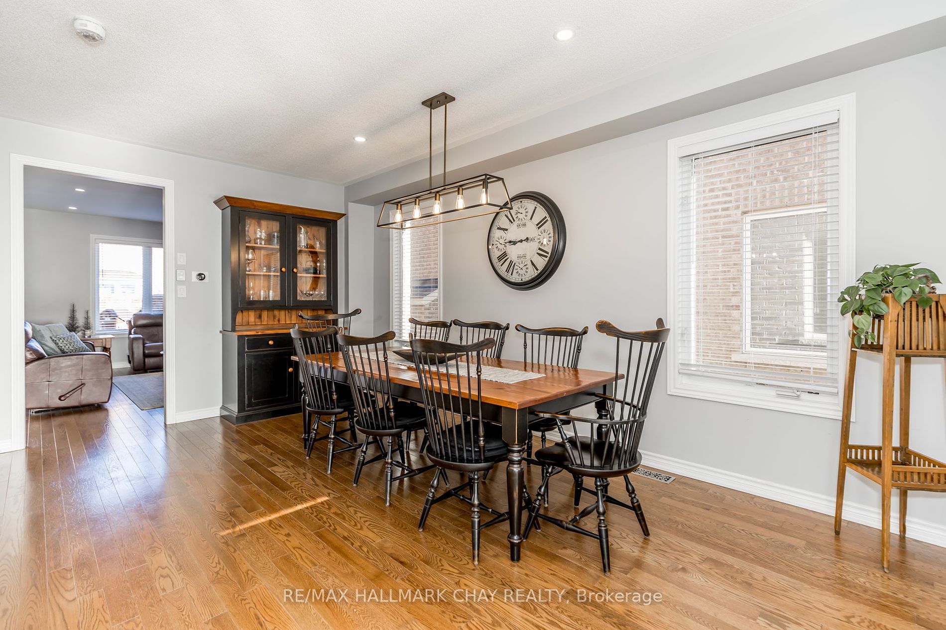 24 Gunning Crescent E
