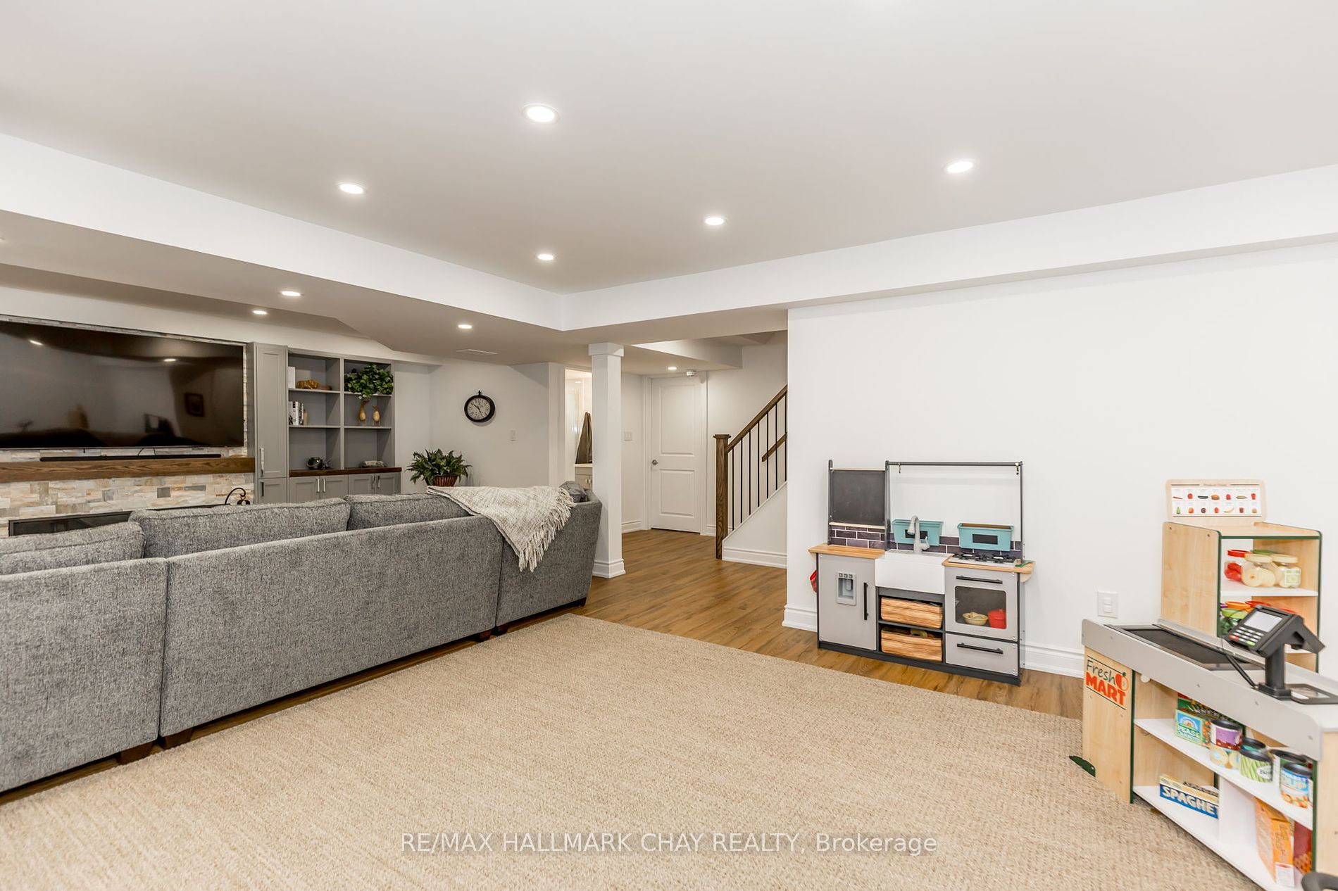 24 Gunning Crescent E