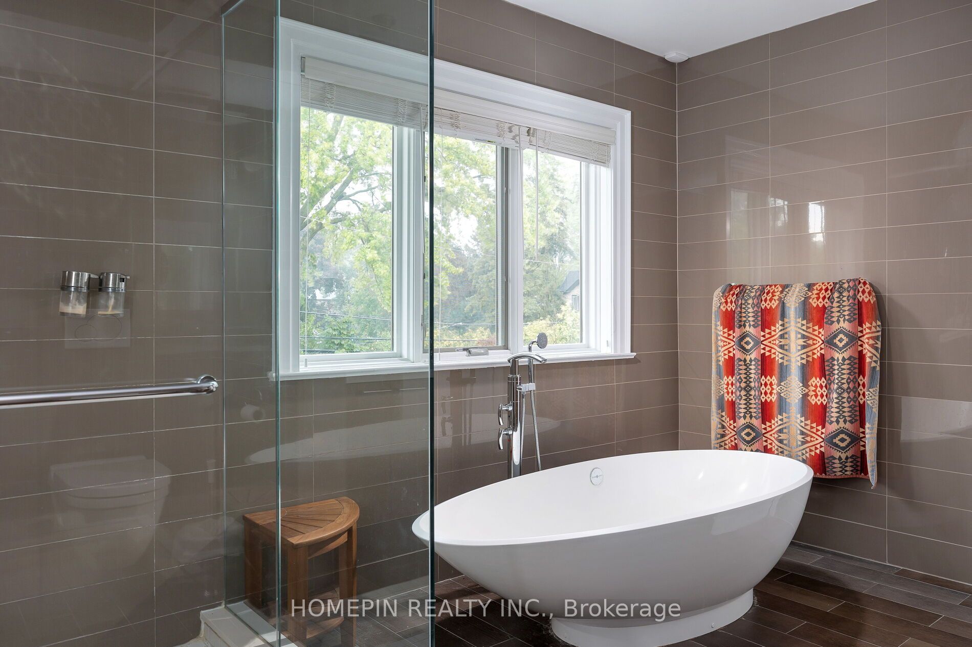 5 Callahan Rd