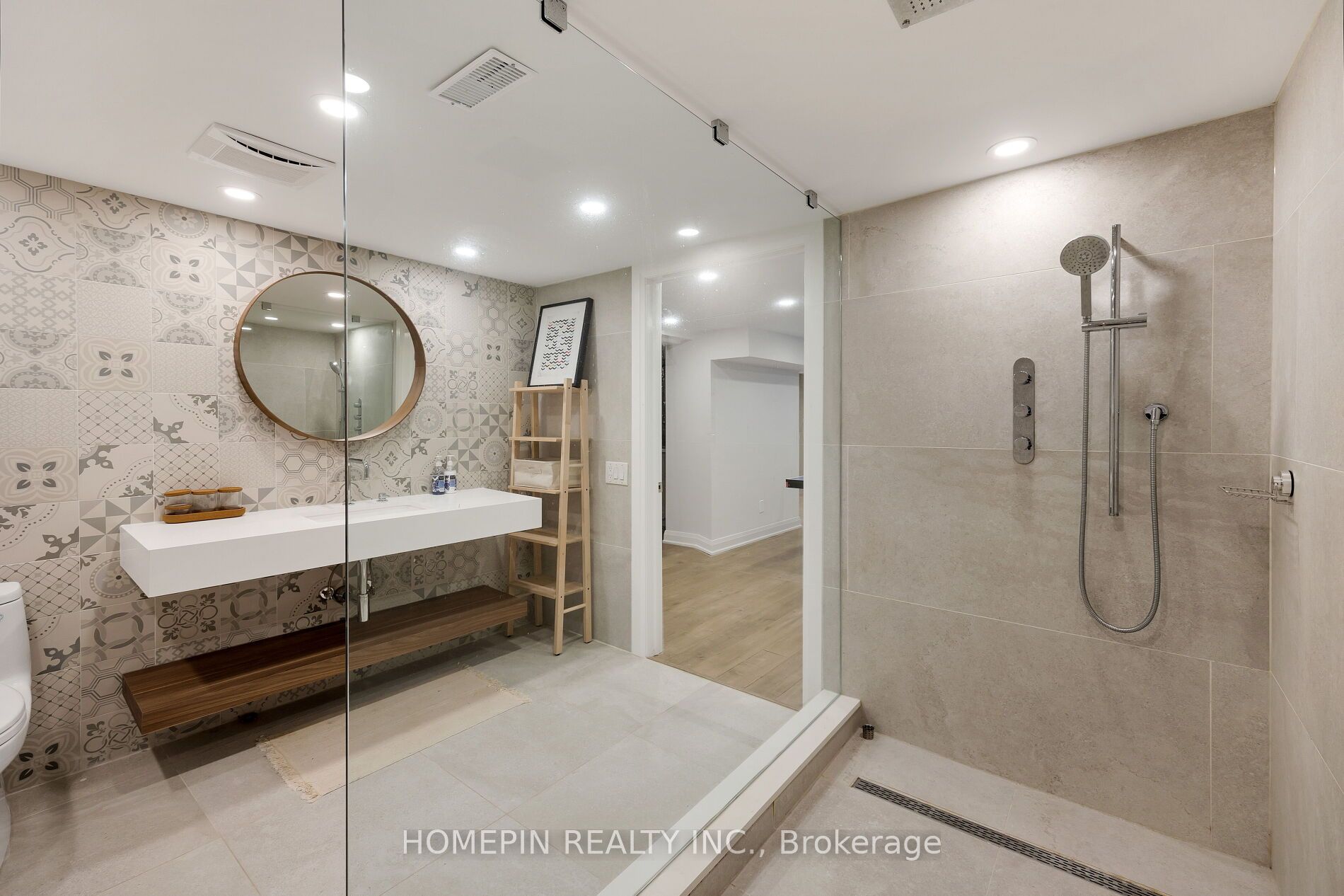 5 Callahan Rd