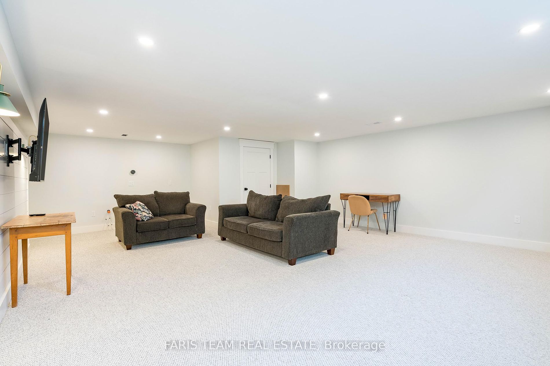 267 Barrie St