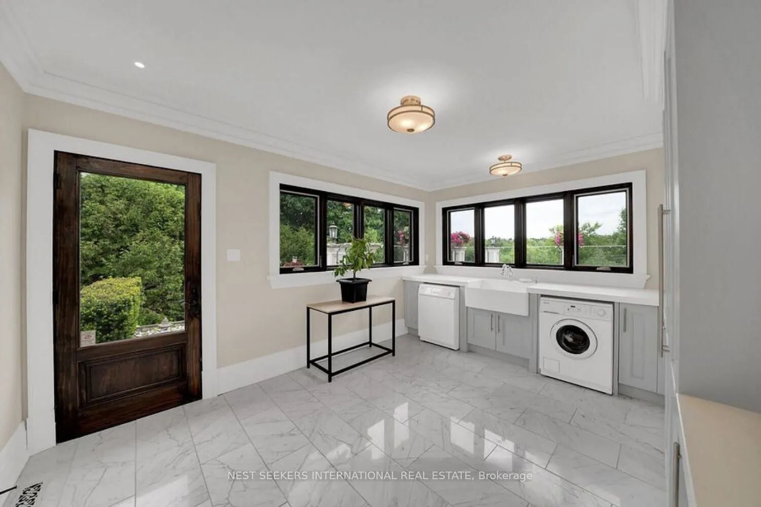 111 Manitou Dr