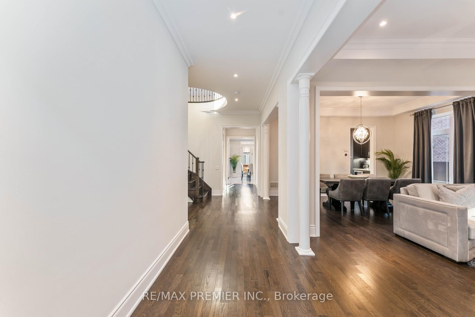 91 Woodgate Pines Drive