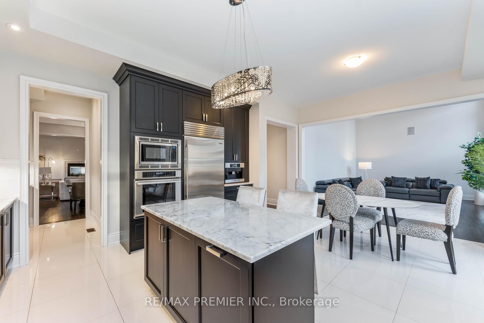 91 Woodgate Pines Drive