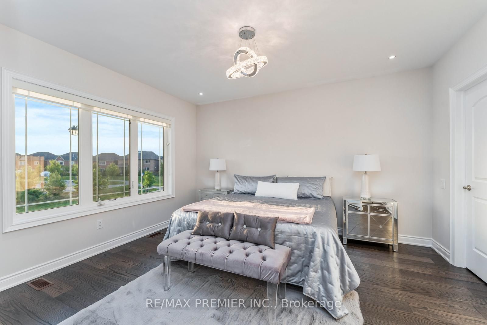 91 Woodgate Pines Drive