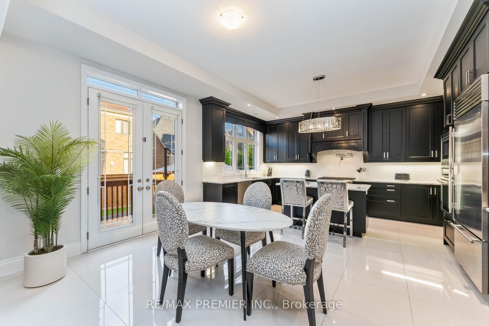 91 Woodgate Pines Drive