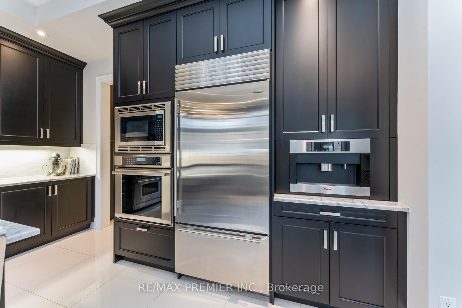 91 Woodgate Pines Drive