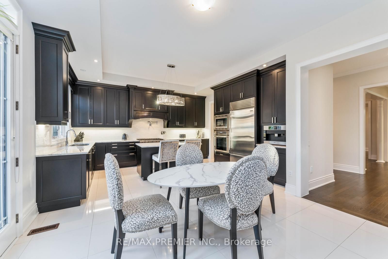 91 Woodgate Pines Drive