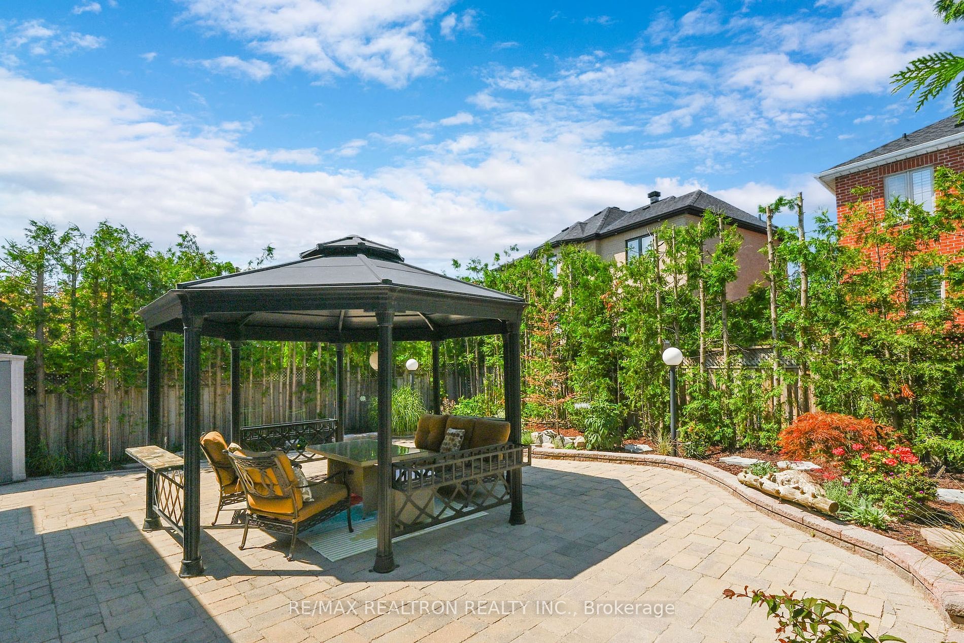 67 Sagecrest Cres