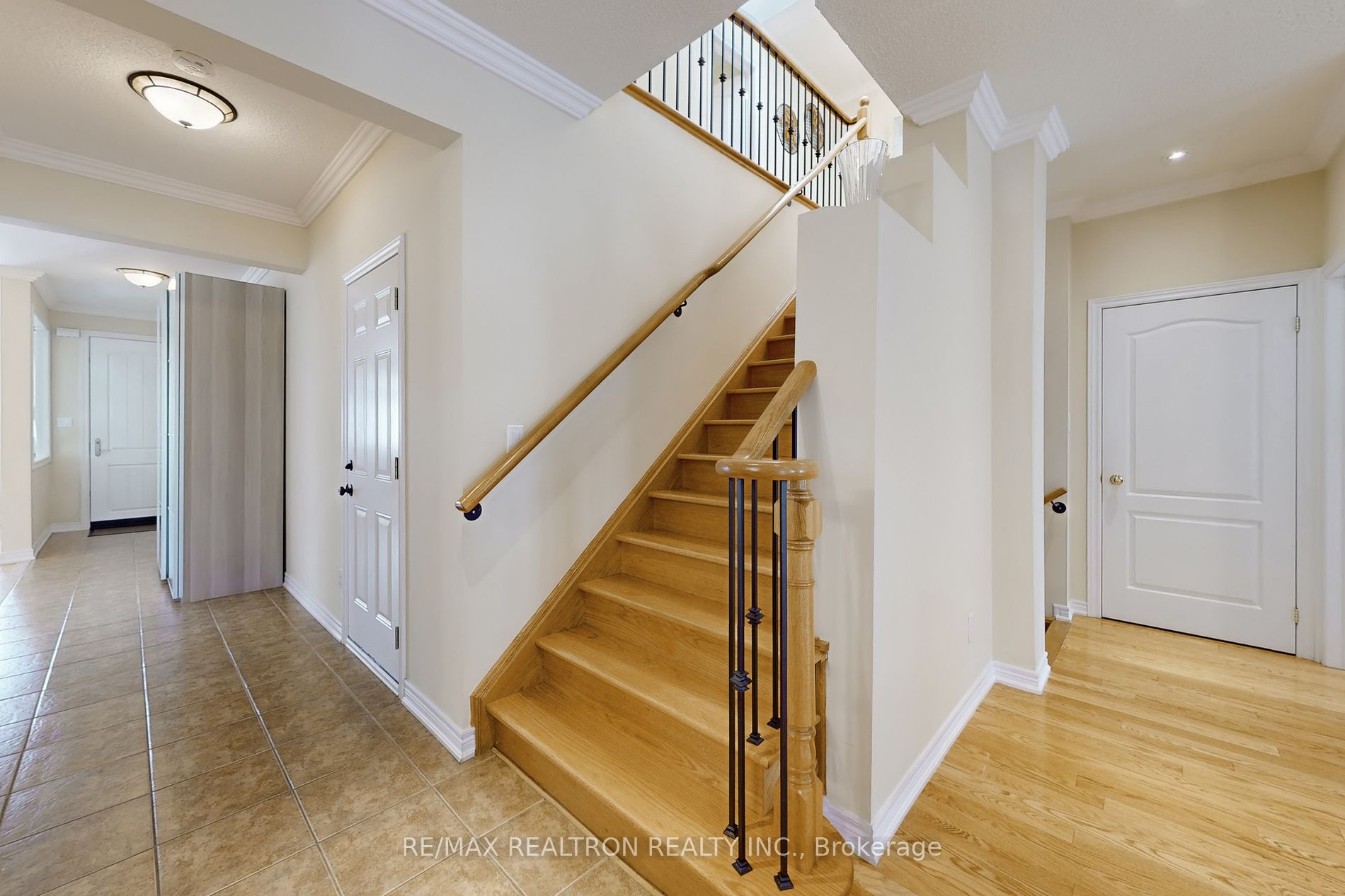 67 Sagecrest Cres