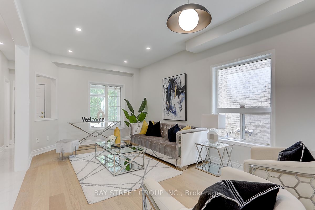 7 Debonair Street
