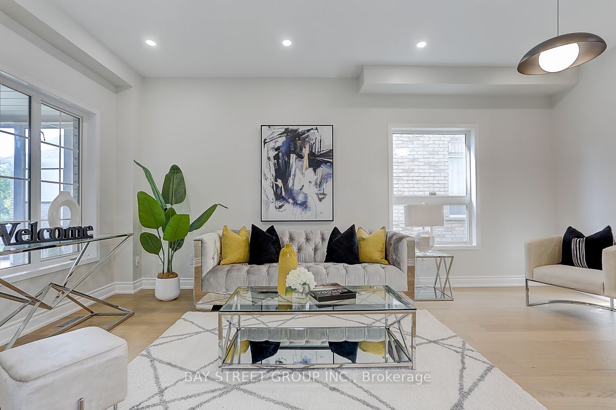 7 Debonair Street