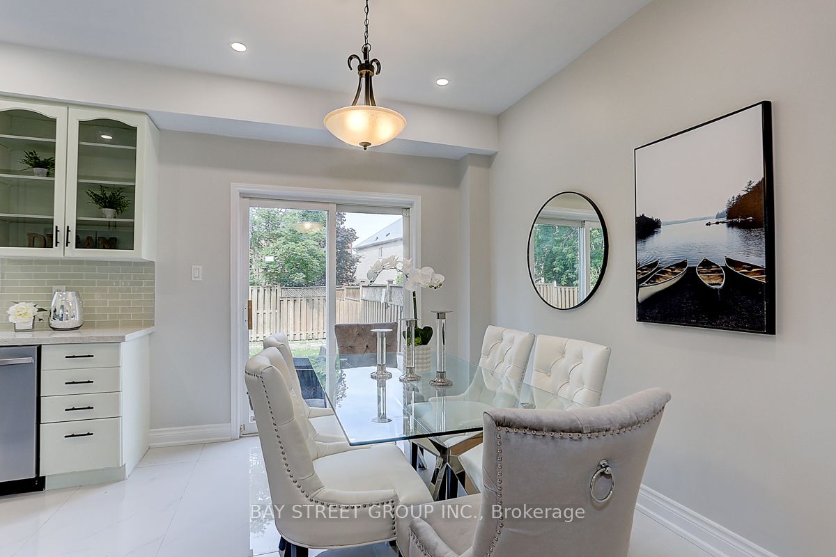 7 Debonair Street