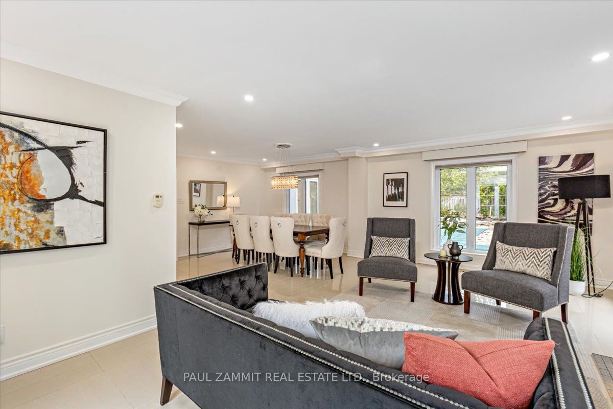 15 Laureleaf Rd