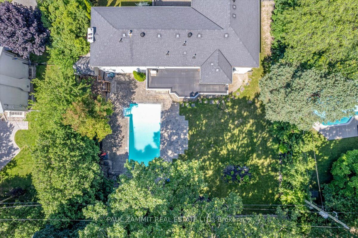 15 Laureleaf Rd