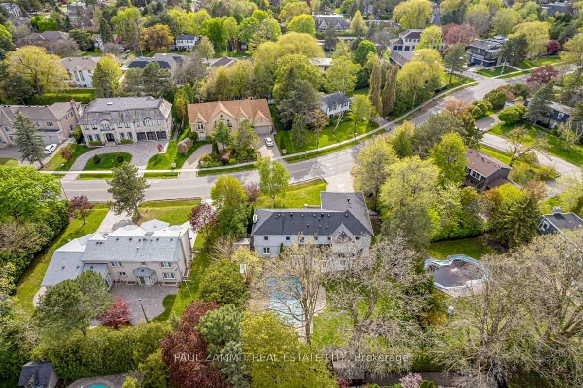 15 Laureleaf Rd