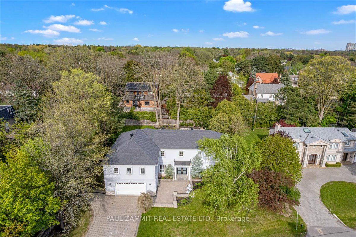 15 Laureleaf Rd