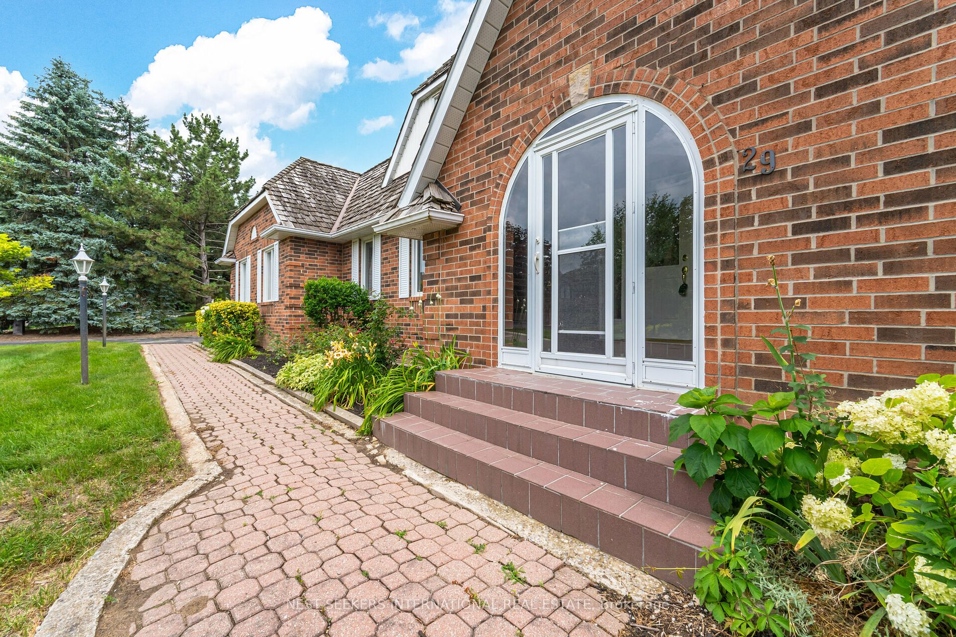 29 Holden Dr