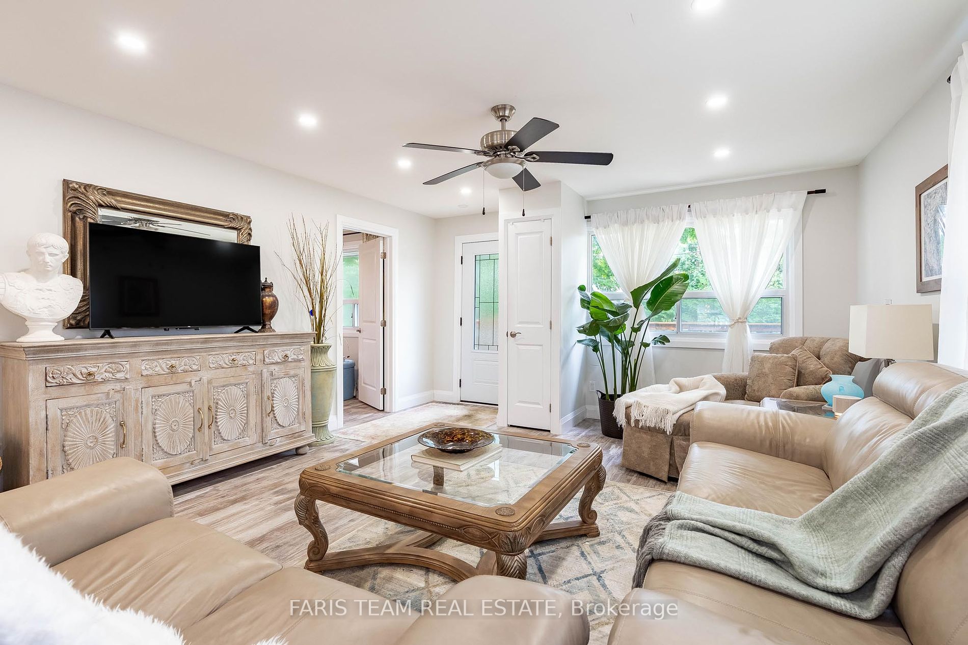 882 Kennedy Rd