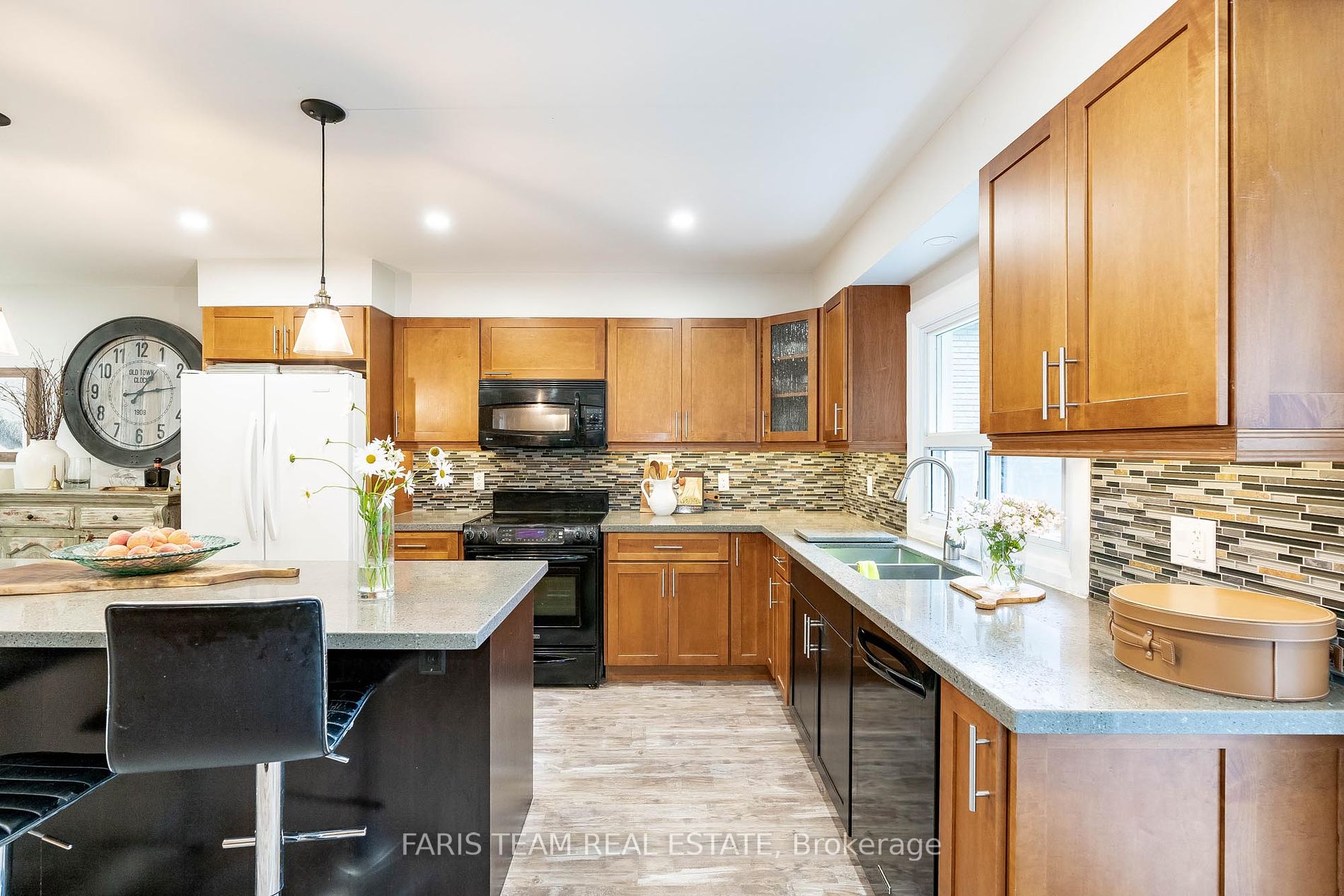 882 Kennedy Rd