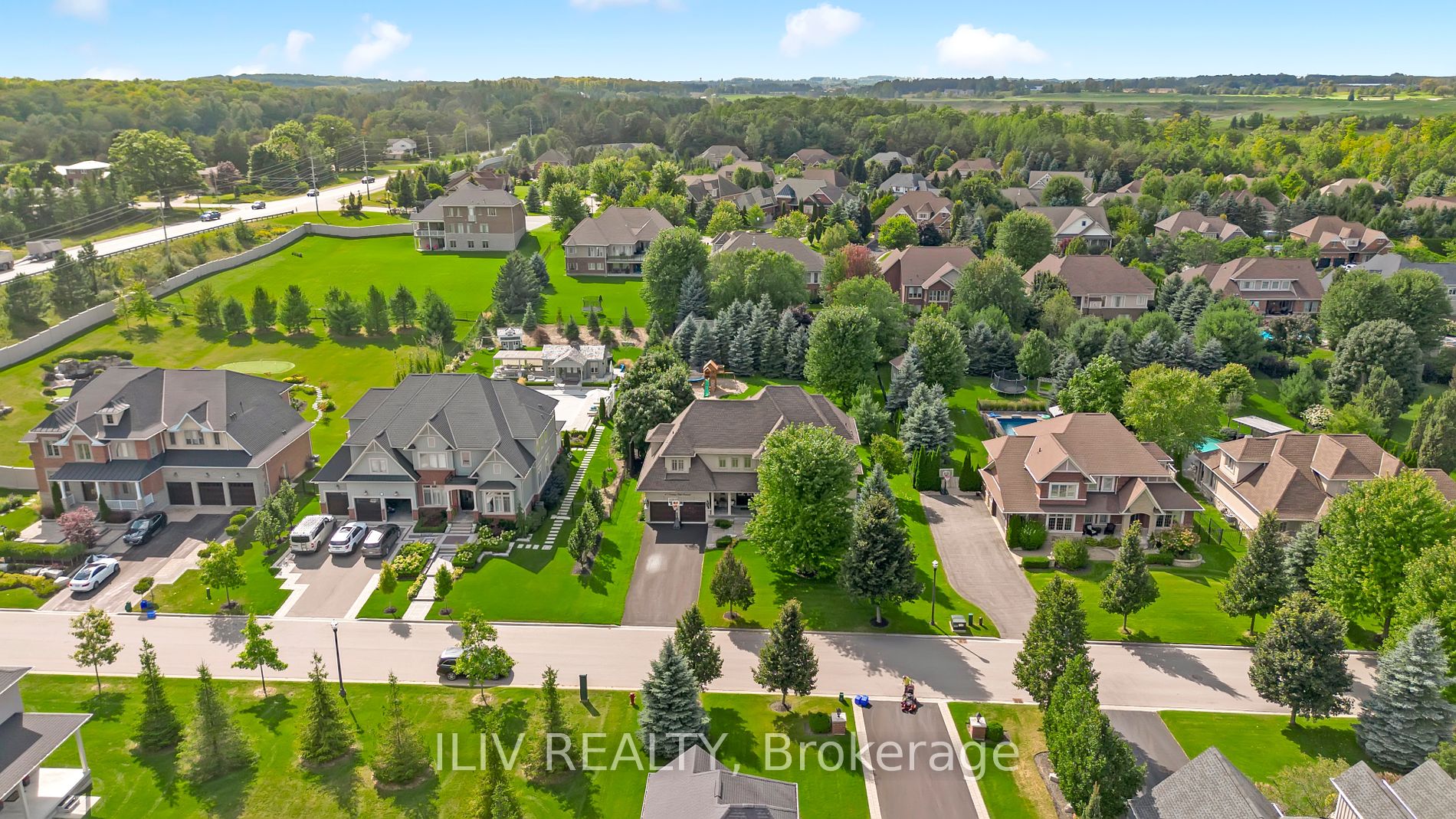 41 Country Club Cres
