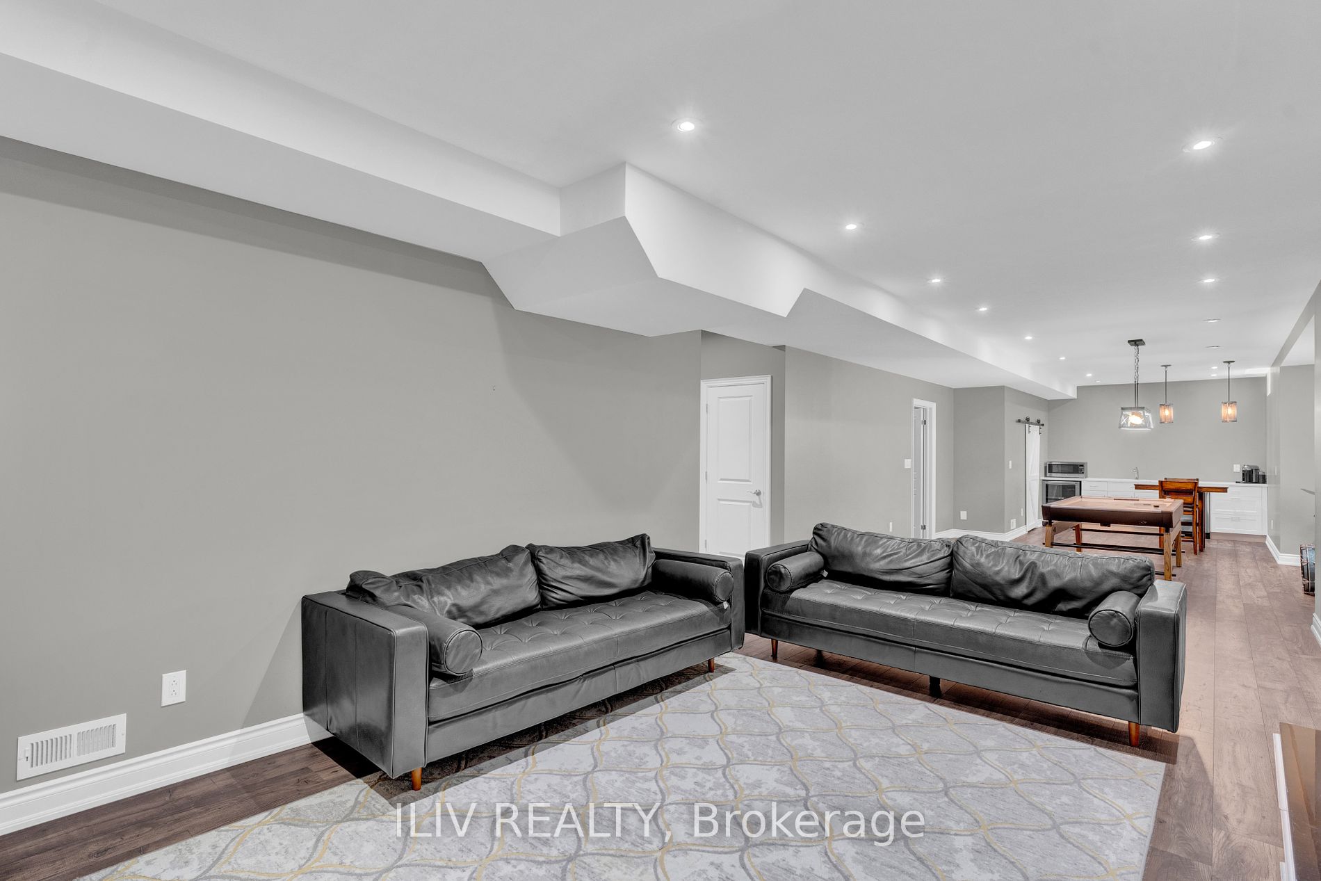 41 Country Club Cres