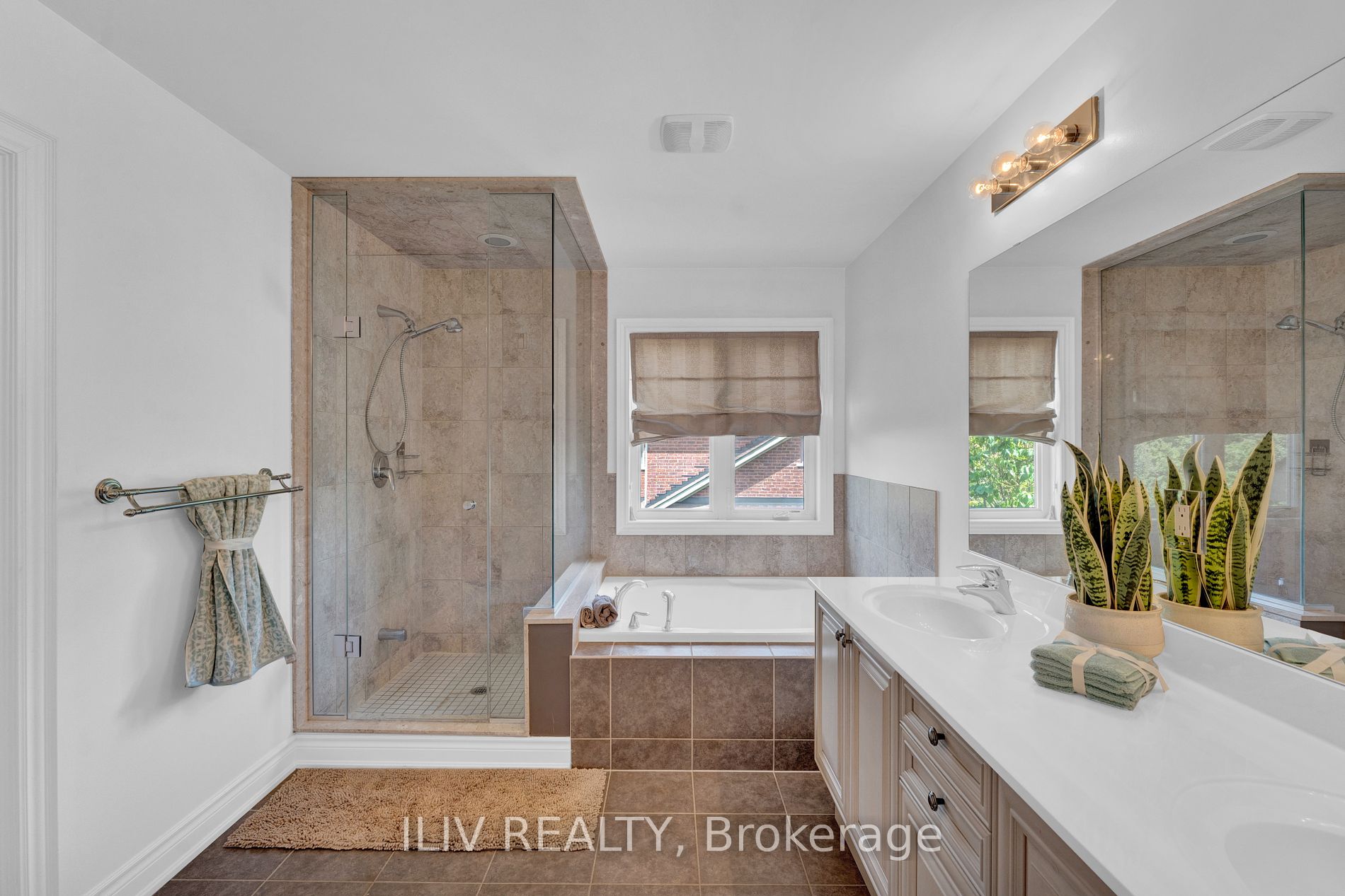 41 Country Club Cres