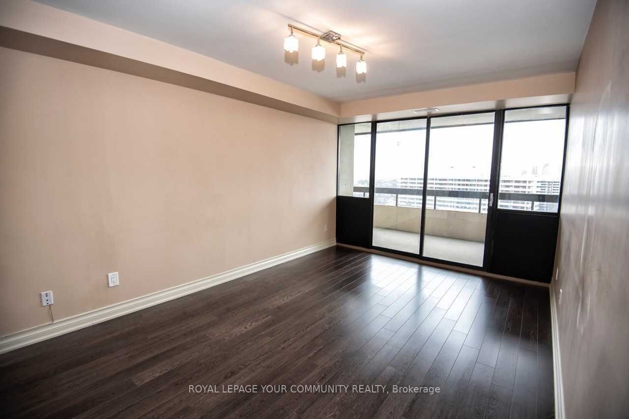 8111 Yonge St, #1501