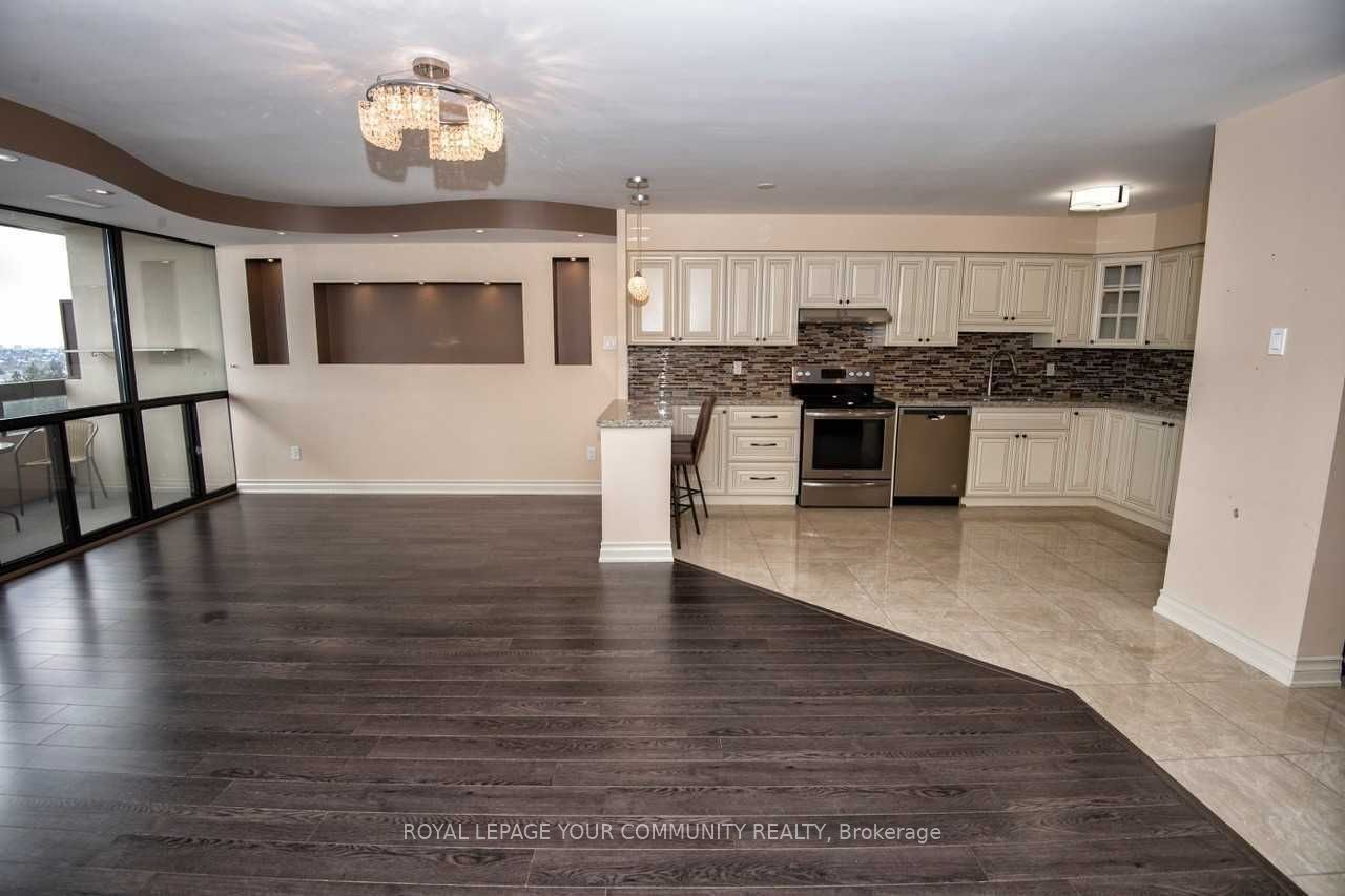 8111 Yonge St, #1501