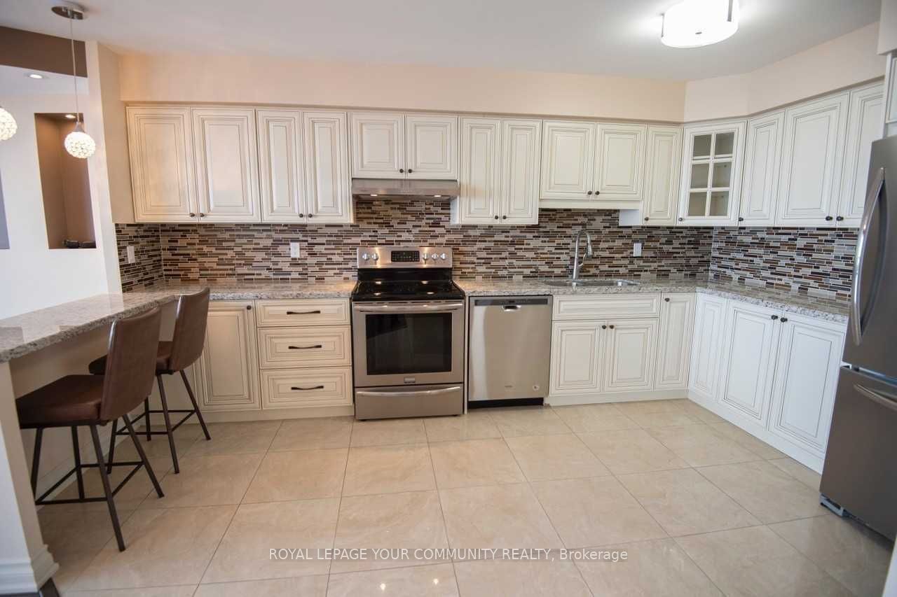 8111 Yonge St, #1501