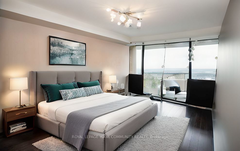 8111 Yonge St, #1501