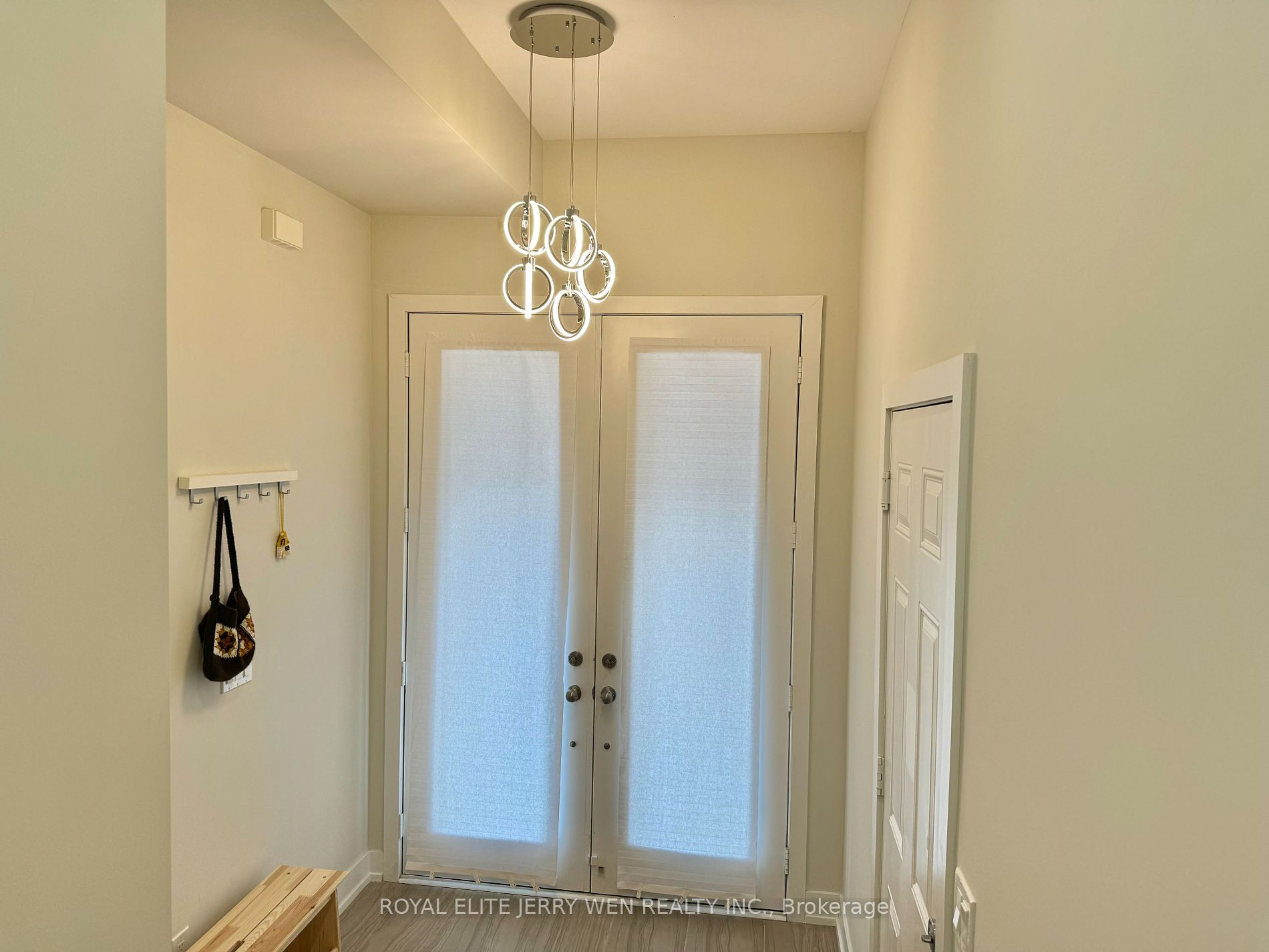54 Laskin Dr