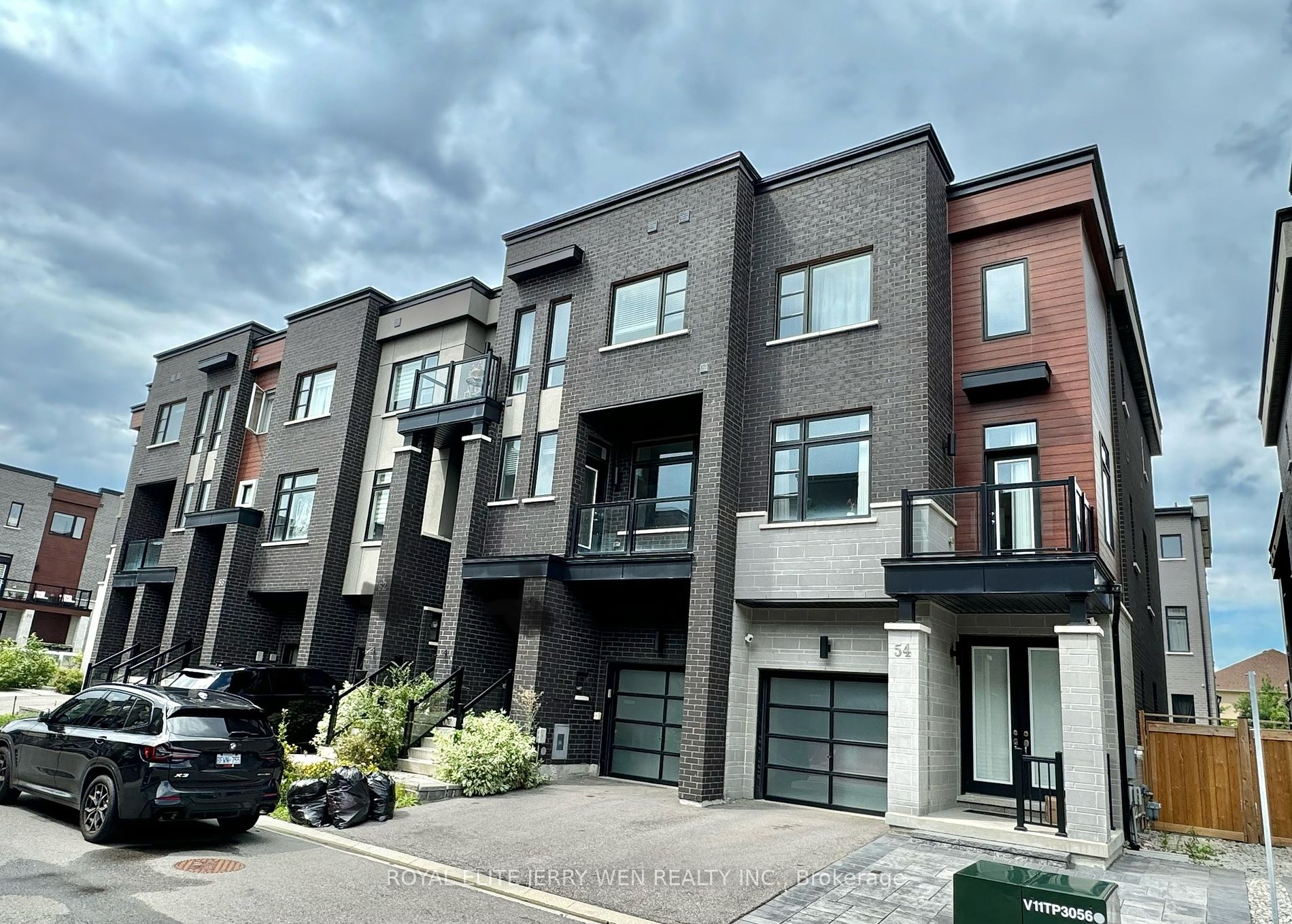 54 Laskin Dr