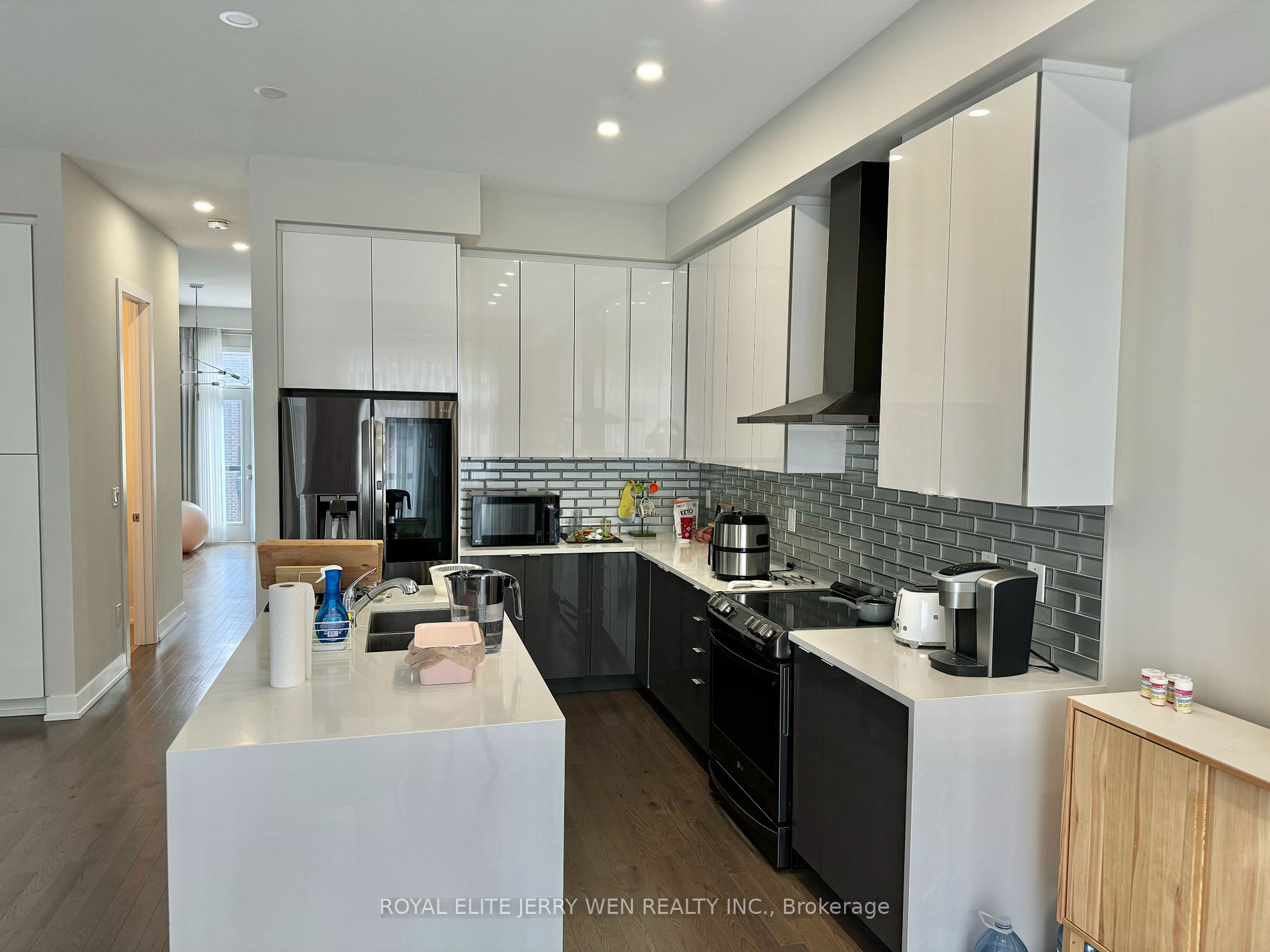 54 Laskin Dr