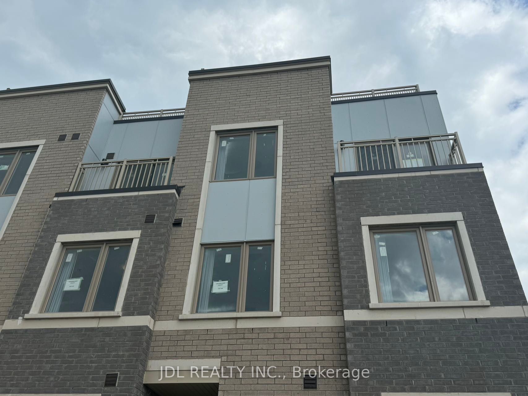 140 Honeycrisp Crescent, #289
