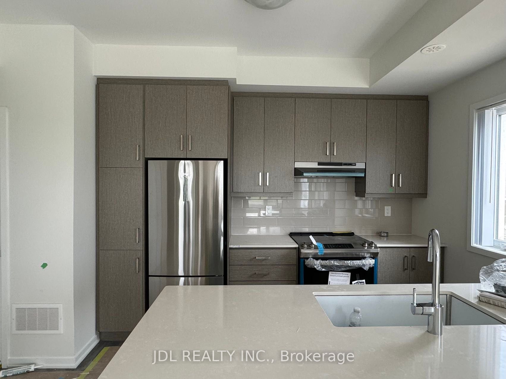 140 Honeycrisp Crescent, #289